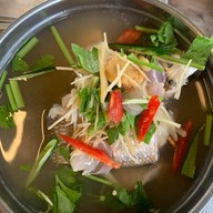 ร้านอาหารลานแลเล แอนด์แคมป์ปิ้ง ผาแดง หาดทรายรี