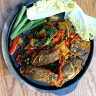 ร้านอาหารลานแลเล แอนด์แคมป์ปิ้ง ผาแดง หาดทรายรี