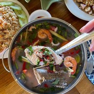 ร้านอาหารลานแลเล แอนด์แคมป์ปิ้ง ผาแดง หาดทรายรี