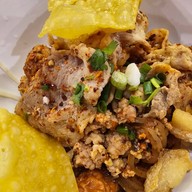 เมนูของร้าน ชามก๋วยเตี๋ยวเส้นคลุก บางนา