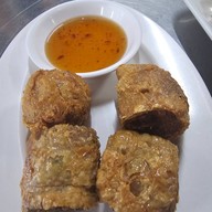 เจ๊เพ็ญเย็นตาโฟปูกั้ง วัดไผ่ล้อม(ต้นตำรับ) ตั้งอยู่ที่วัดไผ่ล้อม