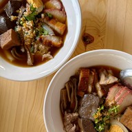 ก๋วยจั๊บน้ำข้น แม่สมนึก