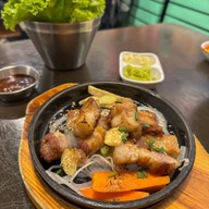 ROCK AND ROLL FOOD สุขุมวิท 71