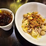 เมนูของร้าน ชามก๋วยเตี๋ยวเส้นคลุก บางนา