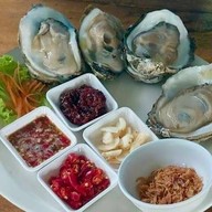 ร้านอาหารลานแลเล แอนด์แคมป์ปิ้ง ผาแดง หาดทรายรี