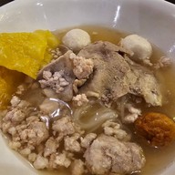 เมนูของร้าน ชามก๋วยเตี๋ยวเส้นคลุก บางนา