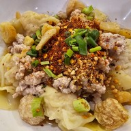 เมนูของร้าน ชามก๋วยเตี๋ยวเส้นคลุก บางนา