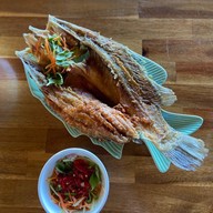 ร้านอาหารลานแลเล แอนด์แคมป์ปิ้ง ผาแดง หาดทรายรี