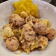 เมนูของร้าน ชามก๋วยเตี๋ยวเส้นคลุก บางนา