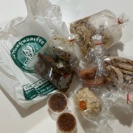 หมูทอดเจ๊จง เอฟวายไอ เซ็นเตอร์ (FYI Center)