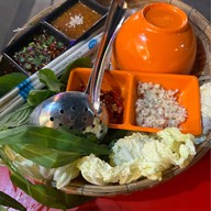 ร้านลาบคุณแม่ บรรทัดทอง