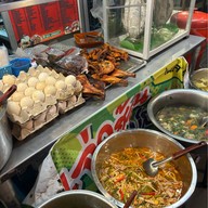 ร้านลาบคุณแม่ บรรทัดทอง