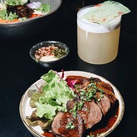 Siamese Cocktail & Gallery -