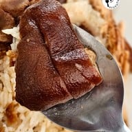 เมนูของร้าน แม่ตุ๊ ข้าวขาหมู​ ก๋วยจั๊บน้ำข้น​ เชลล์ชวนชิม