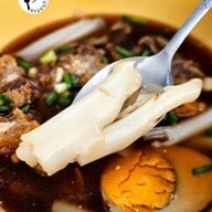 เมนูของร้าน แม่ตุ๊ ข้าวขาหมู​ ก๋วยจั๊บน้ำข้น​ เชลล์ชวนชิม