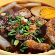 เมนูของร้าน แม่ตุ๊ ข้าวขาหมู​ ก๋วยจั๊บน้ำข้น​ เชลล์ชวนชิม