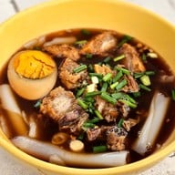 เมนูของร้าน แม่ตุ๊ ข้าวขาหมู​ ก๋วยจั๊บน้ำข้น​ เชลล์ชวนชิม