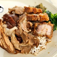 เมนูของร้าน แม่ตุ๊ ข้าวขาหมู​ ก๋วยจั๊บน้ำข้น​ เชลล์ชวนชิม