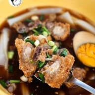 เมนูของร้าน แม่ตุ๊ ข้าวขาหมู​ ก๋วยจั๊บน้ำข้น​ เชลล์ชวนชิม