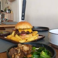 บ้านเสือหิว Café &GARDEN BISTRO