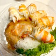 ข้าวหน้ากุ้งแกะ กุ้งแช่น้ำปลา ไก่ทอด  by.กิ๋นข้าวลำ