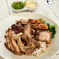 เมนูของร้าน แม่ตุ๊ ข้าวขาหมู​ ก๋วยจั๊บน้ำข้น​ เชลล์ชวนชิม