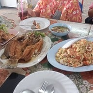 เมนูของร้าน ครัวเคียงน้ำ