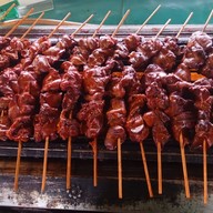 อ้อม หมูปิ้งนมสด ในตลาดนัดซอยแรก