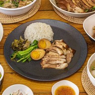 ขาหมูคาเฟ่ (สูตรฮ่องเต้)