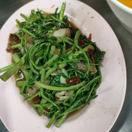 หนวด ข้าวต้มปลา-บะหมี่เกี๊ยว หมู่บ้านธนินทร