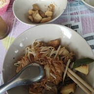 ก๋วยเตี๋ยวเรือแม่นงเยาว์