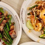 แซ่บส์ Thonglor @แซ่บส์ ทองหล่อ