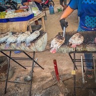 เมี่ยงปลาเผา ตลาดหน้าวัดเกาะล้าน บางละมุง ชลบุรี