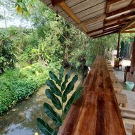 ร้านใครริมคลอง