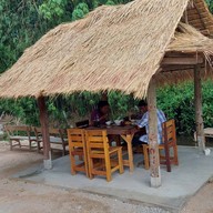 ร้านใครริมคลอง