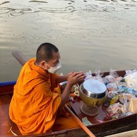 ร้านบ้านรักอัมพวา