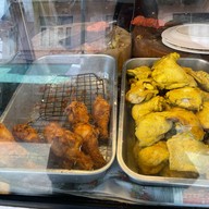 ข้าวมันไก่เจ๊ปุ้ย