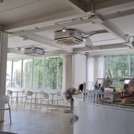 บรรยากาศ Summer House Cafe x Beach Club Pattaya