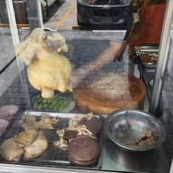 หน้าร้าน สีทองข้าวมันไก่สิงห์บุรี สีทองข้าวมันไก่สิงห์บุรี