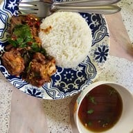 ก๋วยเตี๋ยวเนื้อหลังบ้าน -