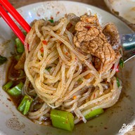 ต้อย ก๋วยเตี๋ยวเรือ (วัดมะกอก)