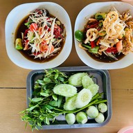 ต้มไก่บ้าน 3 พี่น้อง