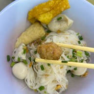 เมนูของร้าน เจ้าหลงลูกชิ้นปลา บางรัก