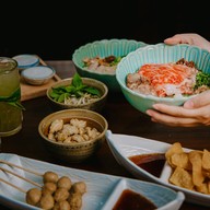 ร้านก๋วยเตี๋ยวเรือวันจันทร์ -