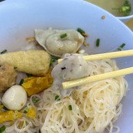 เมนูของร้าน เจ้าหลงลูกชิ้นปลา บางรัก