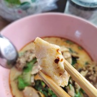 เมนูของร้าน นาจา ก๋วยเตี๋ยวต้มยำปลา ข้าวมันปลา