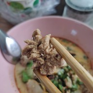 เมนูของร้าน นาจา ก๋วยเตี๋ยวต้มยำปลา ข้าวมันปลา