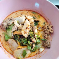 เมนูของร้าน นาจา ก๋วยเตี๋ยวต้มยำปลา ข้าวมันปลา
