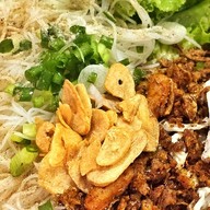 Longduu-หมี่ไก่ฉีกข้าวตามสั่งหน้าล้น