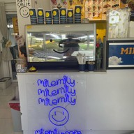 Milemily closet studio ตลาดขายส่งต้นไม้พระเงิน ซอย2